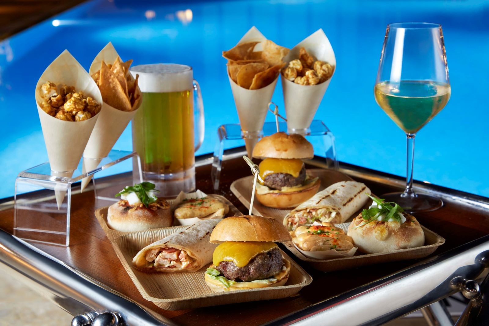 Το menu του Pool Your Cinema με την υπογραφή του Α. Κουστούδη