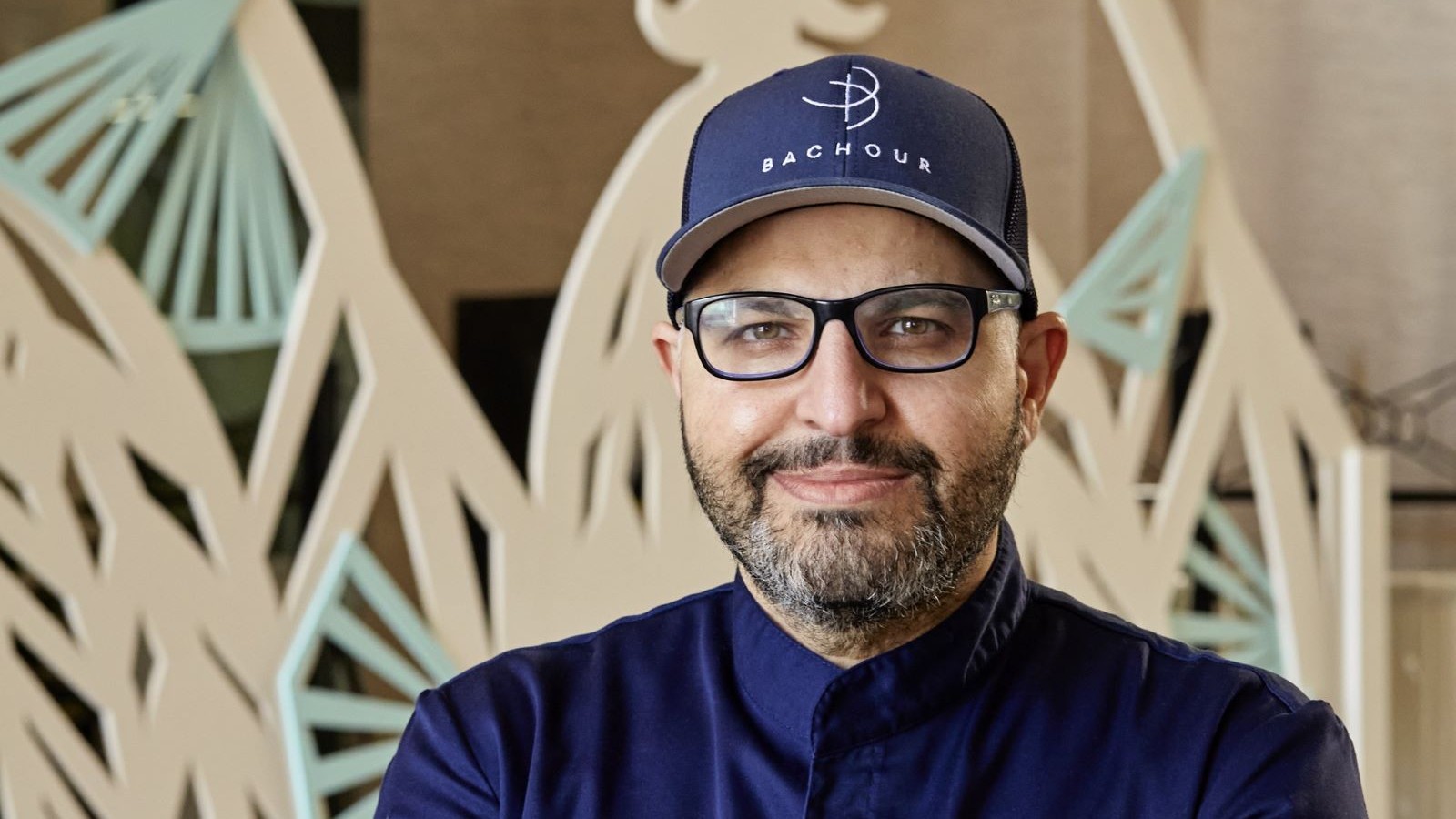 ΠΟΙΟΣ ΕΙΝΑΙ Ο ANTONIO BACHOUR Ο ΠΑΓΚΟΣΜΙΟΣ ΘΡΥΛΟΣ ΤΗΣ ΖΑΧΑΡΟΠΛΑΣΤΙΚΗΣ