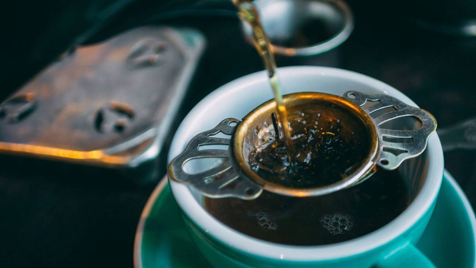 ΓΙΑΤΙ ΤΟ AFTERNOON TEA ΣΤΟ ΒΟΥΝΟ ΕΙΝΑΙ ΜΙΑ ΤΕΛΕΤΟΥΡΓΙΑ ΠΟΥ ΣΕ ΑΠΟΓΕΙΩΝΕΙ